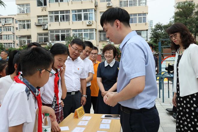 九游娱乐文化：青岛市预防青少年违法犯罪“普法阵地行”启动“法润市南•寻法之旅”法治宣传教育活动举行(图3)