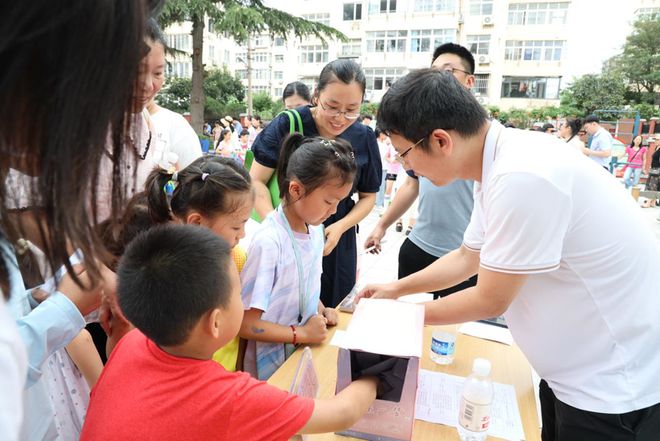 九游娱乐文化：青岛市预防青少年违法犯罪“普法阵地行”启动“法润市南•寻法之旅”法治宣传教育活动举行(图4)
