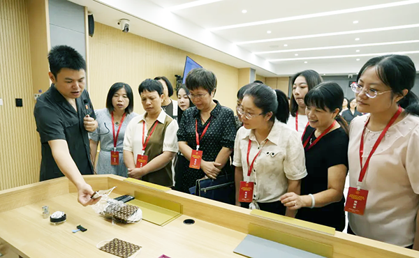 九游娱乐文化：监督不走过场！人大代表“沉浸式”打卡法院都看了啥说了啥？(图3)
