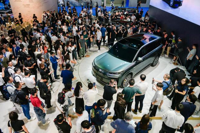 九游娱乐：腾势携超强产品矩阵登陆2024广州车展科技新豪华重塑市场格局(图7)