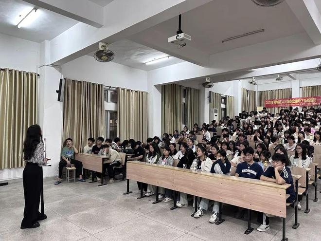 九游娱乐：精彩回顾｜2024年榕城区人社局职业指导下基层活动：揭阳市综合中等专业学校专场职业指导课(图4)