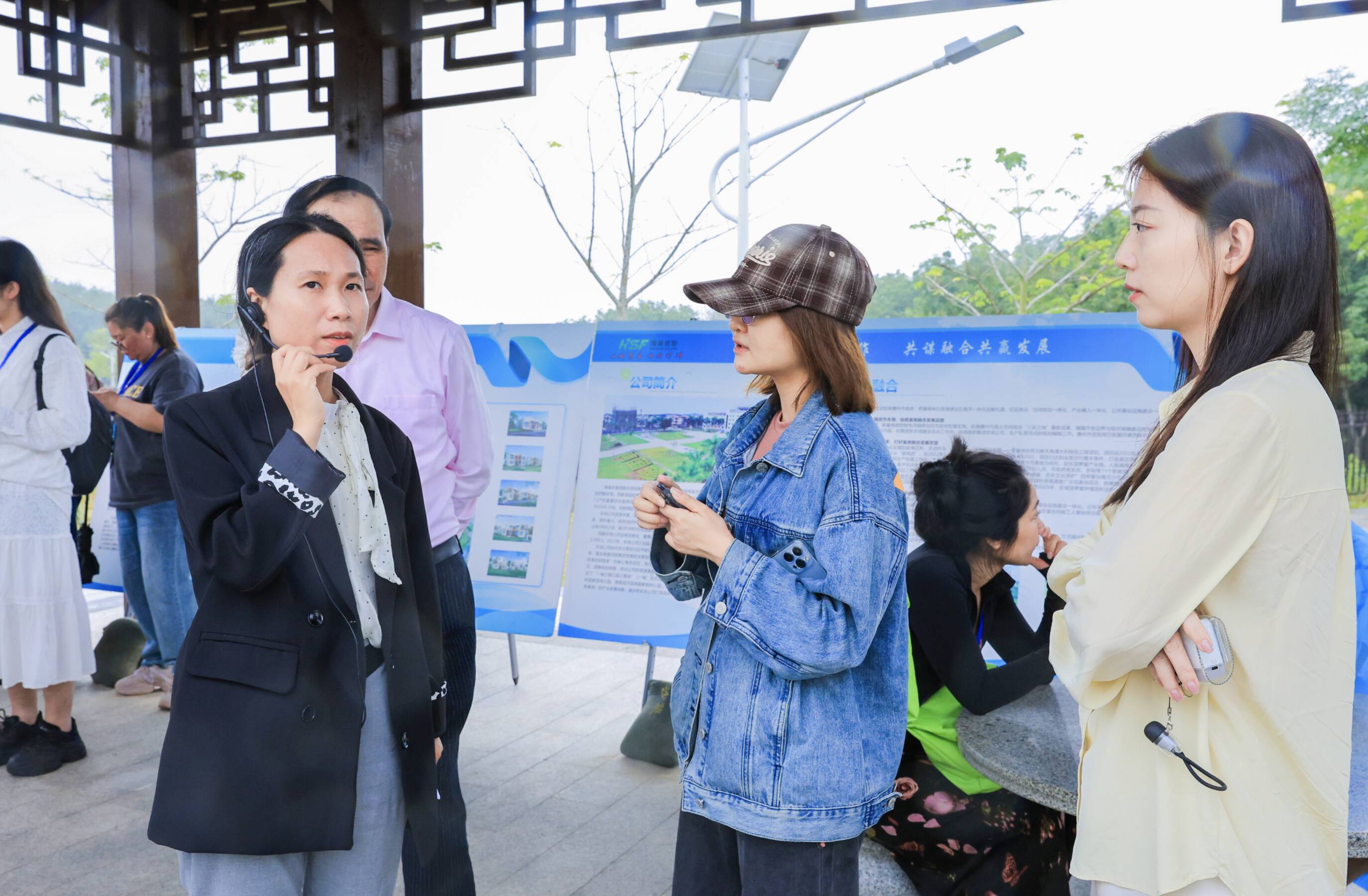 九游娱乐文化：垦地合力让“移居”变“宜居”“2024年全国重点网络媒体海垦行”走进西联南园小区(图3)