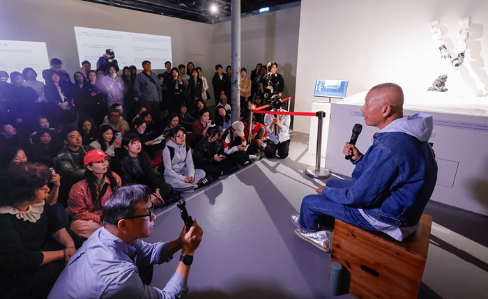 九游娱乐：美高梅主办蔡国强AI模型cAI™全球首次个展《c™：灵魂扫描》亮相妈阁塘片区(图3)