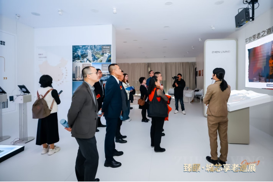 九游娱乐：平安臻颐•城芯享老巡展——福建站在福州苏宁广场隆重启幕(图5)