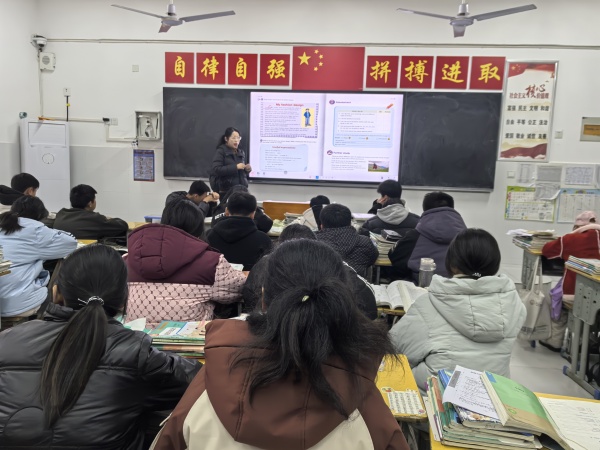 固镇瓦疃中学成功举行青年教师智慧课堂大赛