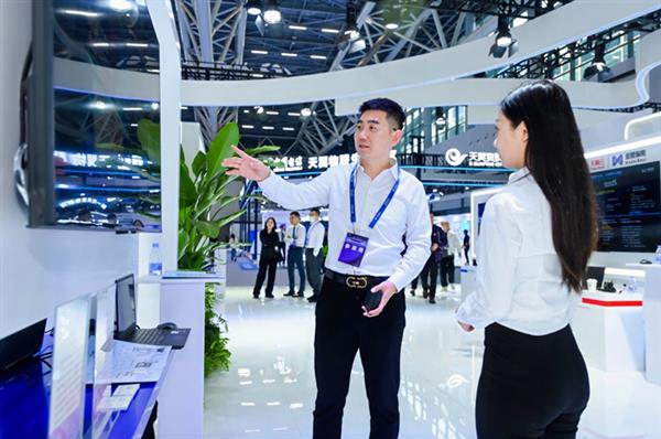 出门问问亮相2024数字科技生态大会AIGC产品成全场焦点(图2)