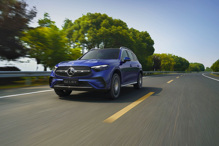 九游娱乐：奔驰2025年款长轴距GLCSUV实力进阶智能化全面升级满足用户多样化需求(图2)