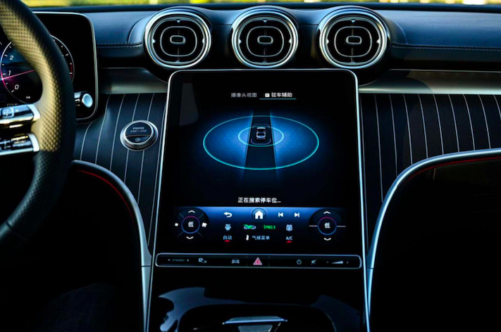 九游娱乐：奔驰2025年款长轴距GLCSUV实力进阶智能化全面升级满足用户多样化需求(图3)