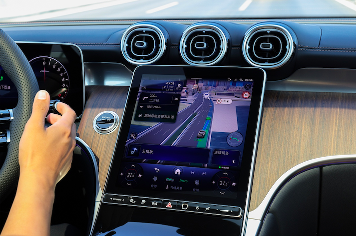 九游娱乐：奔驰2025年款长轴距GLCSUV实力进阶智能化全面升级满足用户多样化需求(图4)