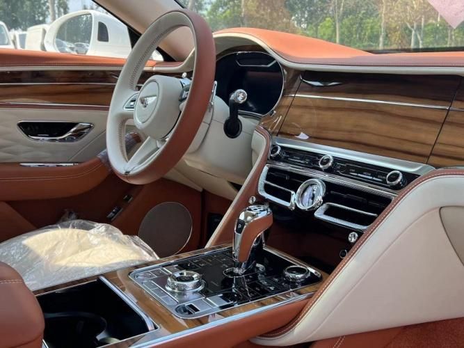 2024款宾利飞驰40TV8雅度版现车报价配置相关信息(图3)