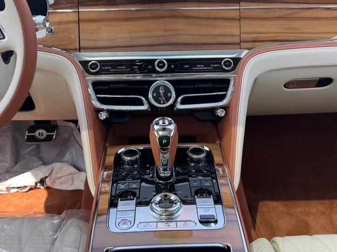 2024款宾利飞驰40TV8雅度版现车报价配置相关信息(图4)