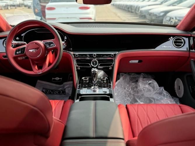 2024款欧版宾利飞驰V8雅度版naim音响座椅刺绣最新报价及配置(图3)