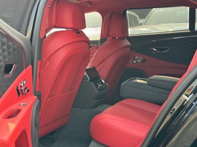 2024款欧版宾利飞驰V8雅度版naim音响座椅刺绣最新报价及配置(图5)