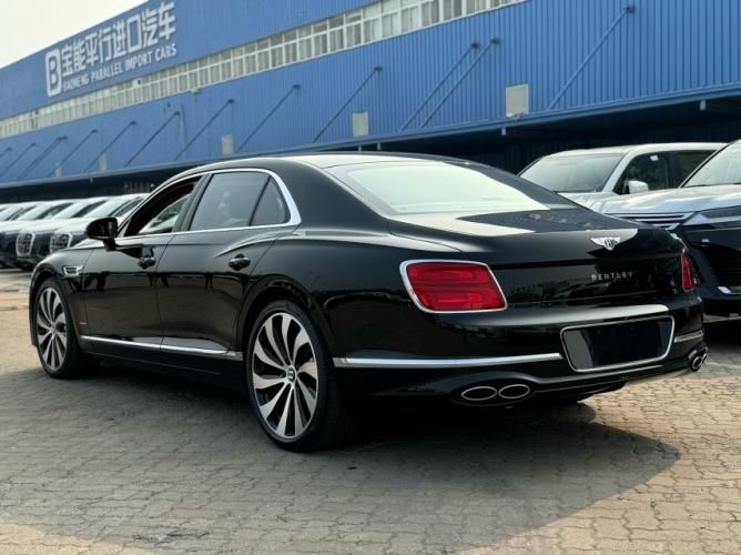 2024款欧版宾利飞驰V8雅度版naim音响座椅刺绣最新报价及配置(图6)