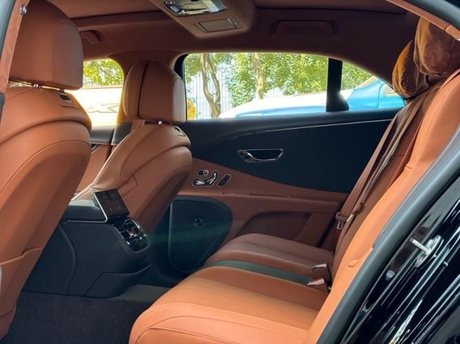 2024款宾利飞驰40TV8五座欧版港口现车最新价格信息(图5)