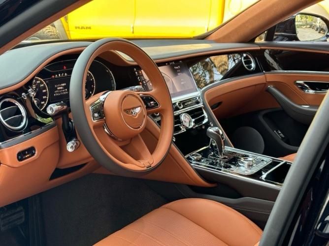 2024款宾利飞驰40TV8五座欧版港口现车最新价格信息(图4)