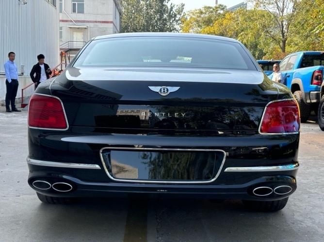 2024款宾利飞驰40TV8五座欧版港口现车最新价格信息(图6)