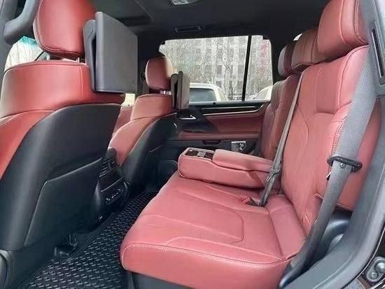 九游娱乐文化：2024款雷克萨斯LX6007座越野车全国落户现车最低多少钱(图3)