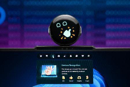 联想(00992)描绘出商业计算新蓝图：折叠3D、专属AI情绪伴侣、多屏…(图8)