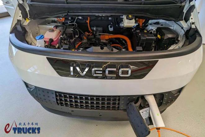 意大利+韩国混血胖头鱼外观依维柯eMoovy纯电动轻型商用车来袭实力几何?(图7)