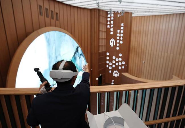 九游娱乐：大阪世博会中国馆排队一眼望不到头中国馆成“顶流”(图4)