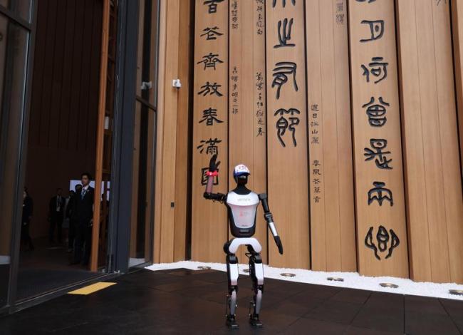 九游娱乐：大阪世博会中国馆排队一眼望不到头中国馆成“顶流”(图2)