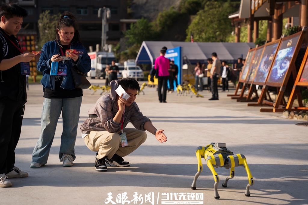 雷山千万级流量背后：《仰欧桑》灯光照亮的不止是舞台(图3)