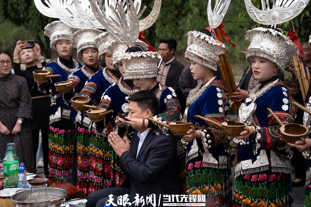 雷山千万级流量背后：《仰欧桑》灯光照亮的不止是舞台(图4)