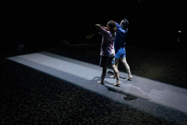 观众和舞者同台起舞沉浸式互动舞蹈剧场《尤物公园》5月9日开演(图4)