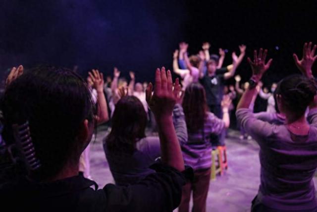 观众和舞者同台起舞沉浸式互动舞蹈剧场《尤物公园》5月9日开演