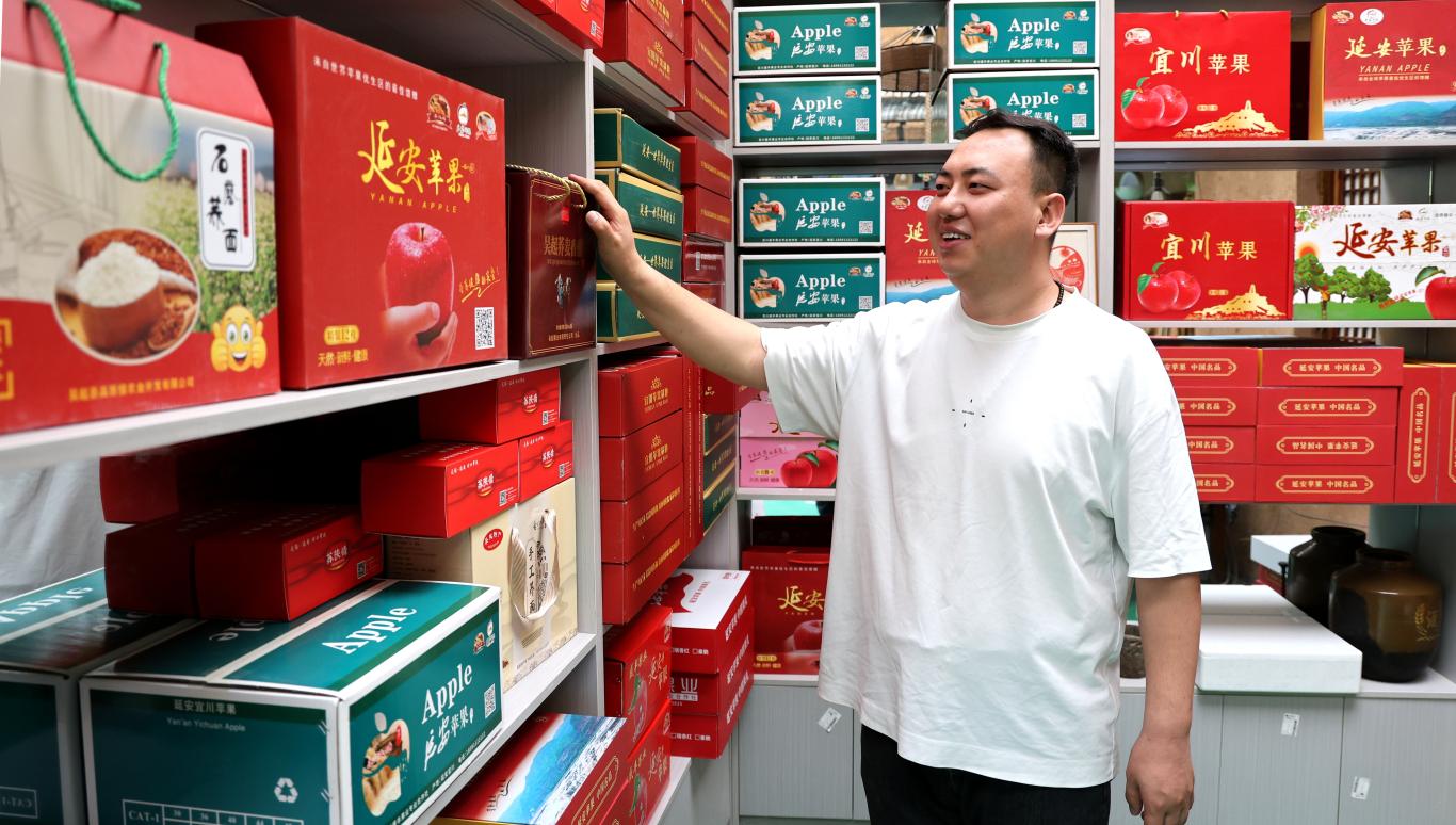 “苹果父子”呼永祥与呼鹏：两代人的黄河岸边种卖人生(图3)