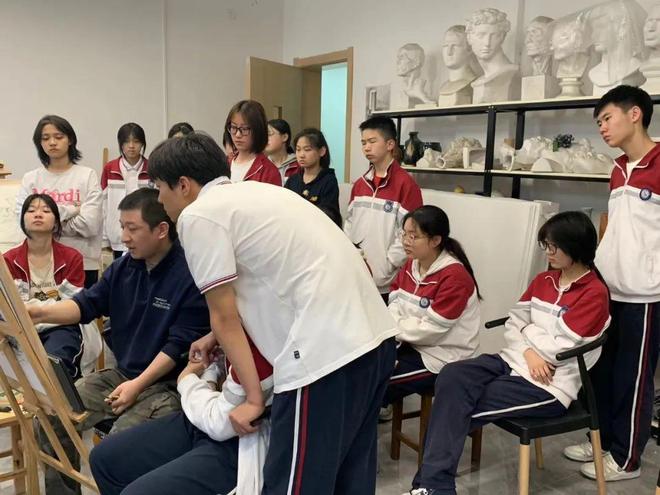 西安市第85中学美术作品展及美术特长生培养活动正在进行中(图2)