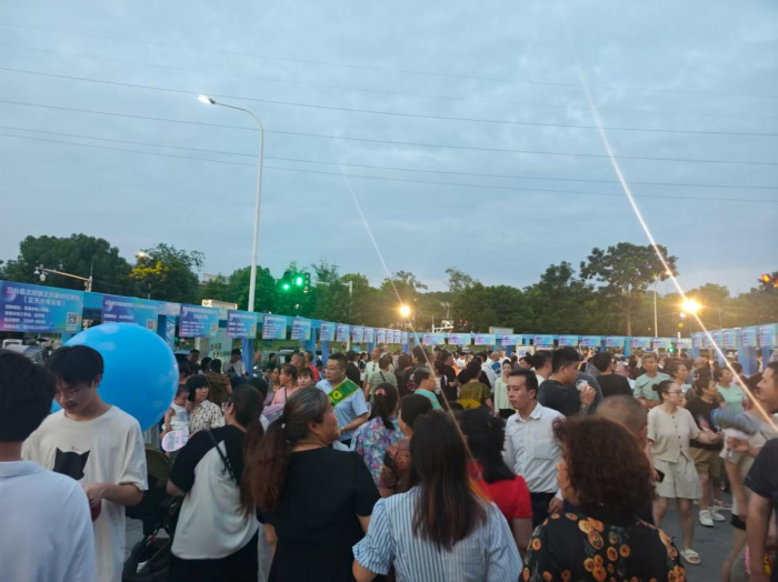 绵阳市三台县创新举办“夜市招聘”助就业1200余个岗位“职”引未来