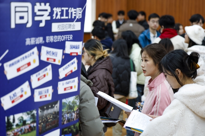 九游娱乐：生涯教育助力大学生找准“职业坐标”(图3)