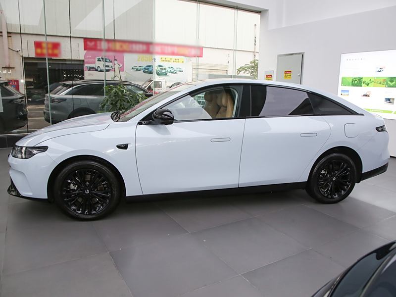 九游娱乐：济宁地区零跑C01降价来袭优惠17万！错过就没有(图2)