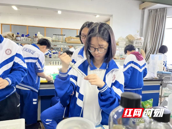 九游娱乐文化：从专利发明到智慧课堂：芙蓉区中学如何激活创新基因(图3)