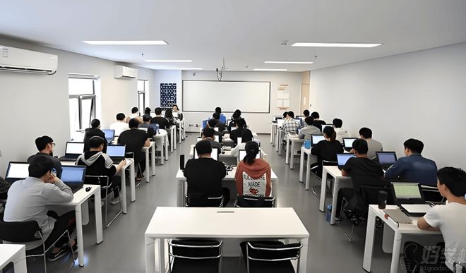 权威推荐！2025成都高三复读学校TOP5新高考提分选校指南(图1)