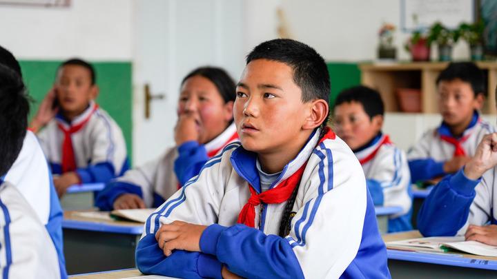 九游娱乐：在青藏高原点亮孩子的梦想星辰(图2)