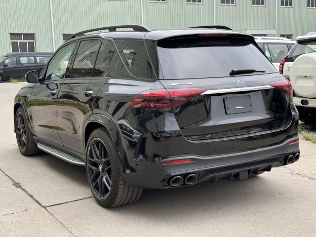 2024款奔驰GLE53展现了豪华与性能的完美融合(图4)