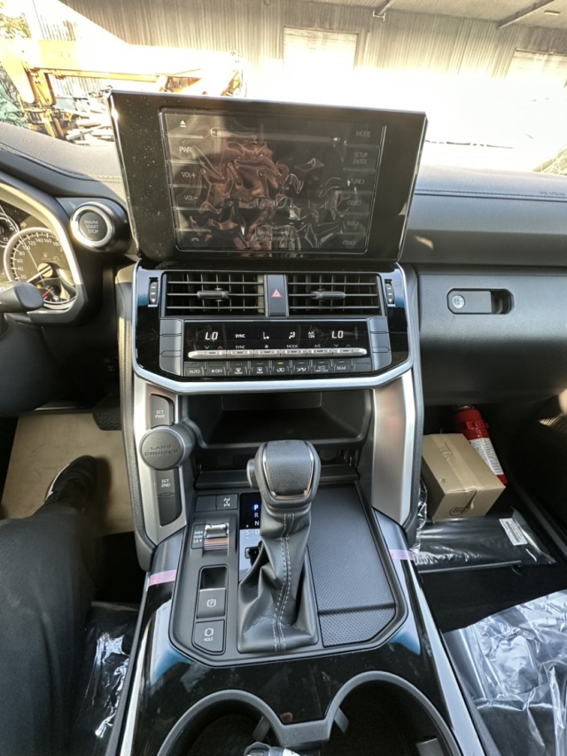 2024款酷路泽4000GXR4气17铁轮三差无绞盘本家现车优惠8万(图4)