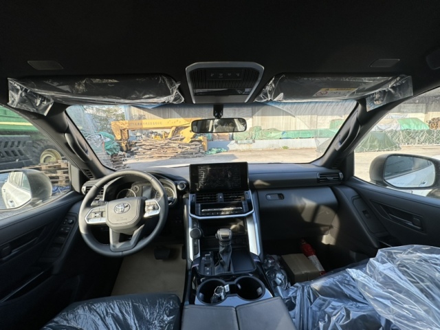 2024款酷路泽4000GXR4气17铁轮三差无绞盘本家现车优惠8万(图5)