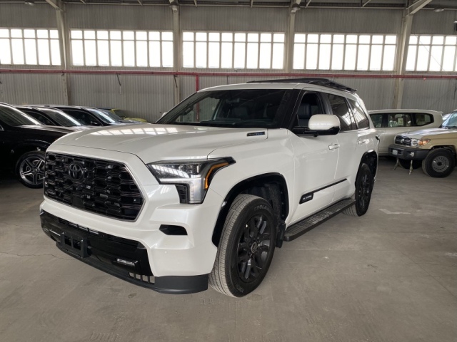 九游娱乐文化：2024款丰田红杉35T混动铂金展现出陆上霸主的气息