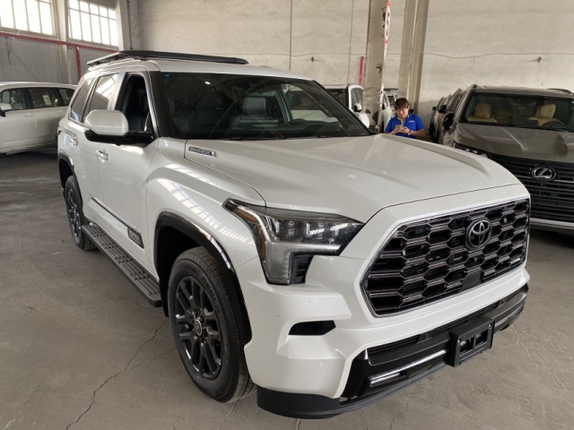 九游娱乐文化：2024款丰田红杉35T混动铂金展现出陆上霸主的气息(图5)