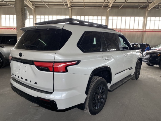 九游娱乐文化：2024款丰田红杉35T混动铂金展现出陆上霸主的气息(图4)