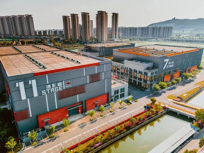 同“屏”共振！这场峰会影视“未来”炫起来(图14)