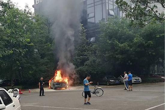 “报废试装车因短路自燃”？威马-危马-为嘛(图2)