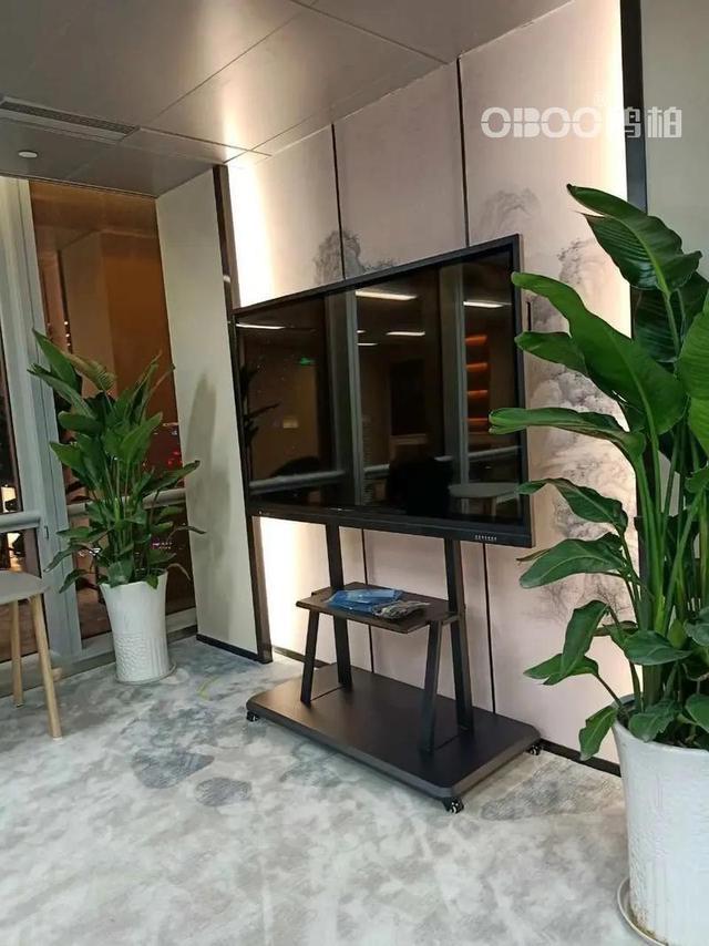 OBOO鸥柏丨100英寸国产品牌电子白板双系统多媒体教育机构