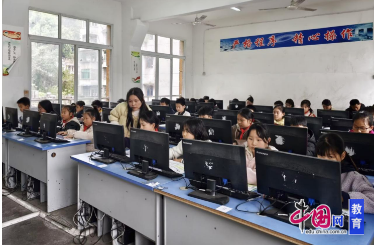 交流展示共同成长宜宾江安红桥中心校举行2026年春期校级讲课赛(图2)