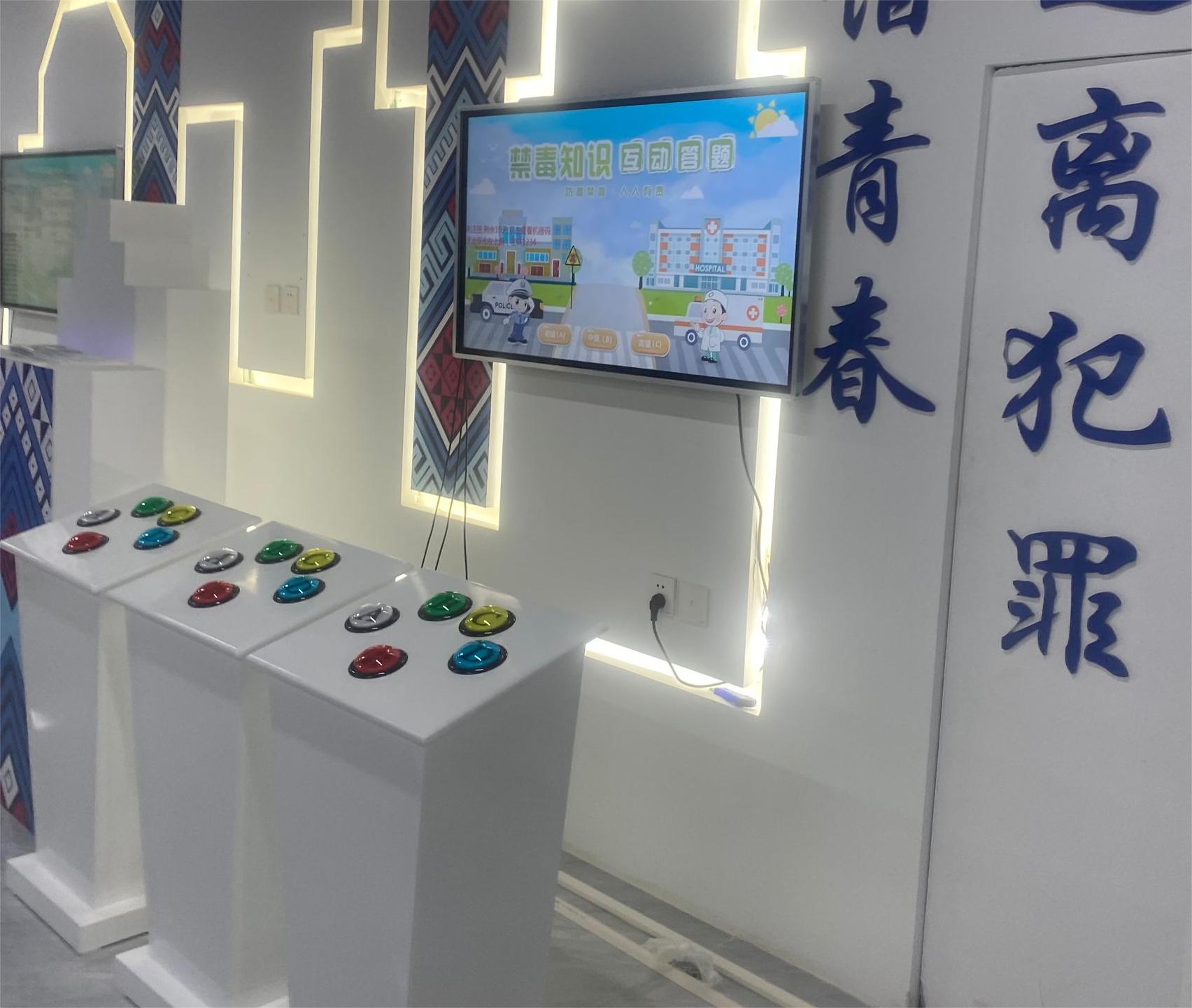 触摸屏互动竞答软件多人知识竞赛PK抢答软件