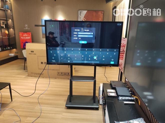 九游娱乐文化：OBOO鸥柏丨115寸麒麟KylinOS教学终端电容触控办公会议互动屏(图4)